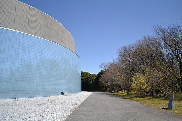 ホール外観(中広場)