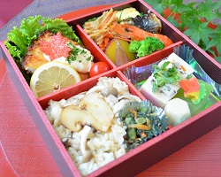 【お持帰り】 秋の小旅行には オークラの味を携えて「秋の行楽弁当」