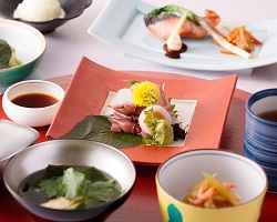 和食堂 山里 「 鎌足桜会席(ランチ)」