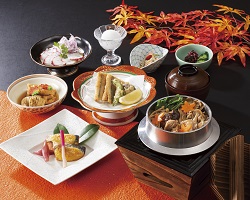 【 和食堂 山里で秋を愉しむ 】 紅葉(こうよう)会席 <ランチ>