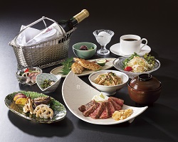 【 鉄板焼で愉しむ秋 】 秋の味覚コース <ディナー>