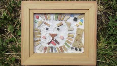 石を並べて作るモザイク画 アート山荘松下塾
