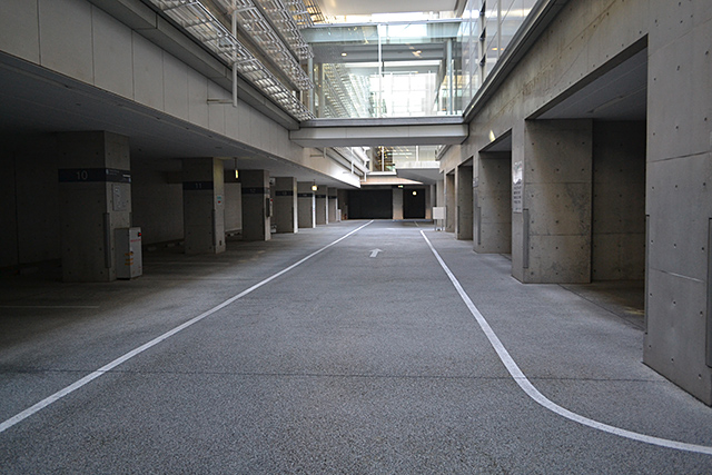 地下駐車場
